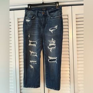 Judy Blue distressed capris. 5/27